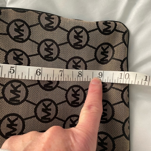 MICHAEL KORS Purse. - Picture 6 of 6